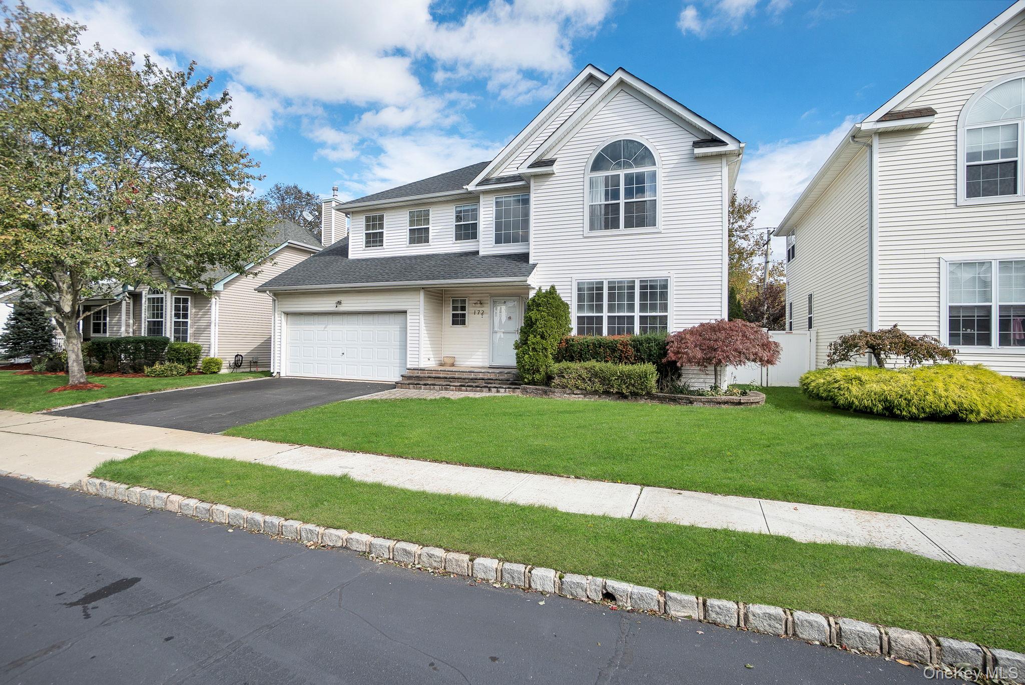 #2 photo, 172 Cranberry Court, サフォーク郡 Huntington , NY 11747