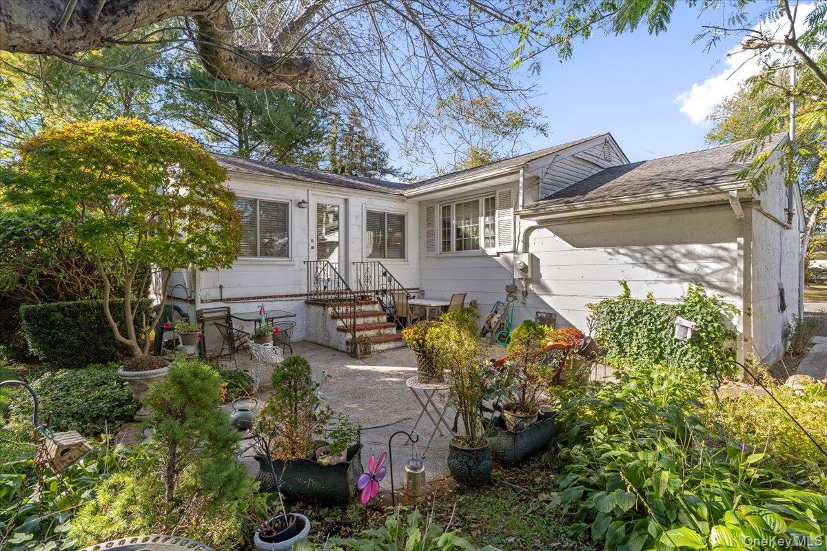 #11 photo, 2 Flower Hill Lane, Bay Shore , NY 11706