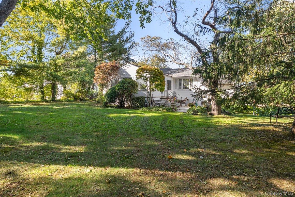 #17 photo, 2 Flower Hill Lane, Bay Shore , NY 11706