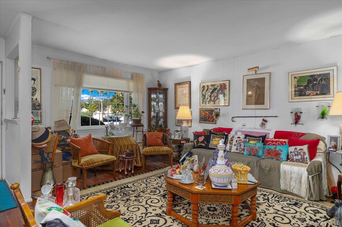 #5 photo, 2 Flower Hill Lane, Bay Shore , NY 11706