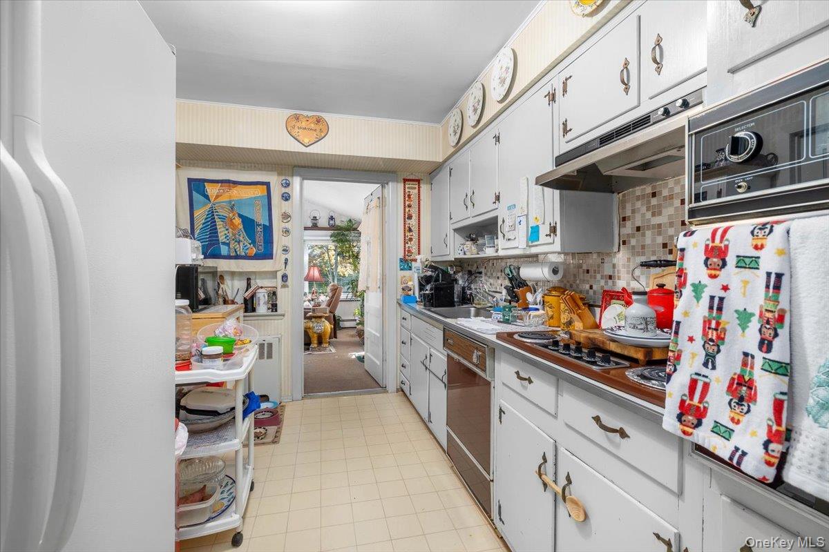 #6 photo, 2 Flower Hill Lane, Bay Shore , NY 11706