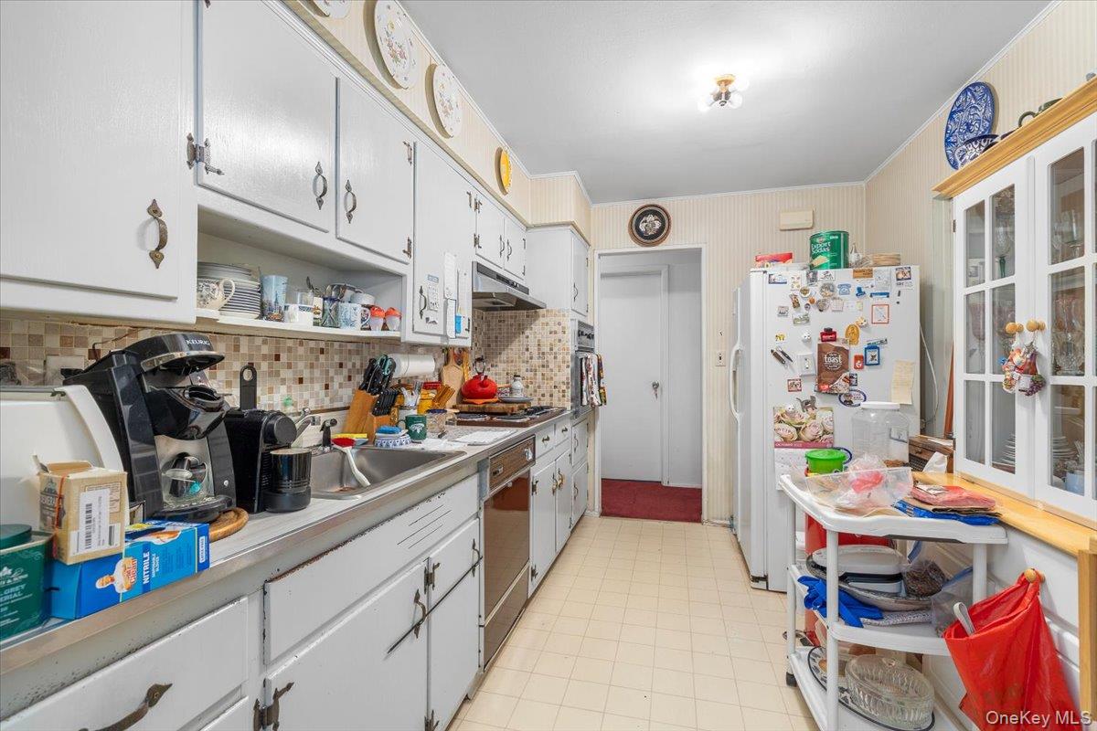 #7 photo, 2 Flower Hill Lane, Bay Shore , NY 11706