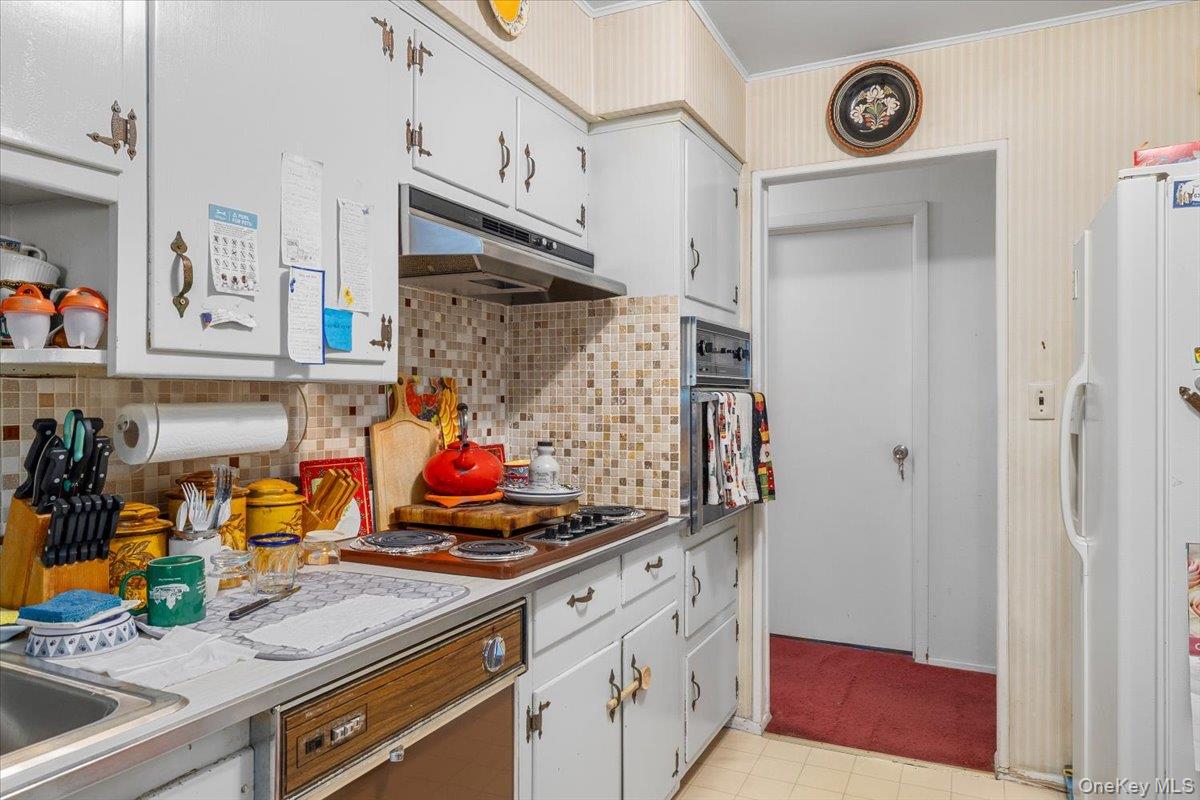 #8 photo, 2 Flower Hill Lane, Bay Shore , NY 11706