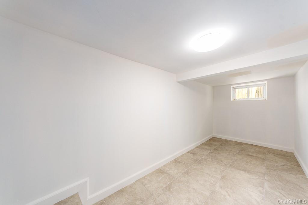 #16 photo, 129 Cochran Place, ナッソー郡 Valley Stream , NY 11581