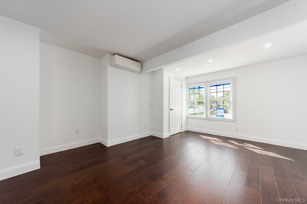 #3 photo, 129 Cochran Place, ナッソー郡 Valley Stream , NY 11581