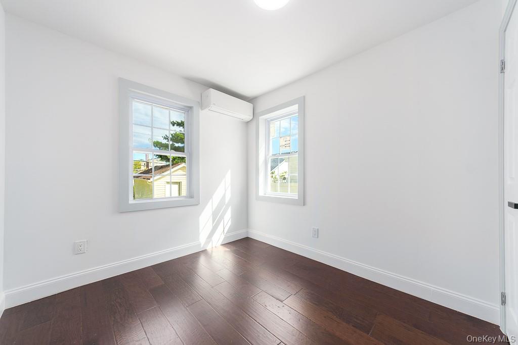 #7 photo, 129 Cochran Place, ナッソー郡 Valley Stream , NY 11581