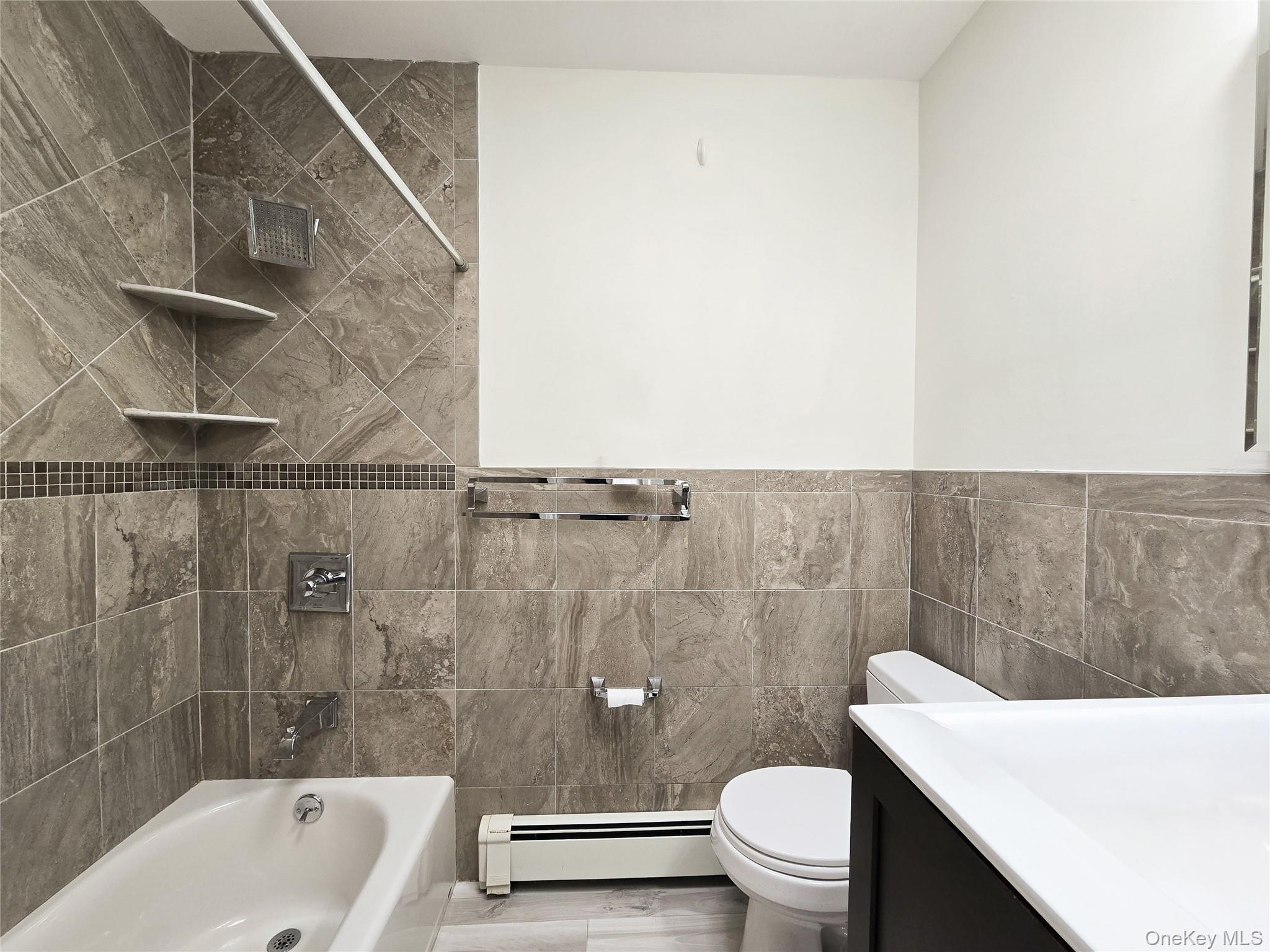 #10 photo, 5929 71 Street, クイーンズ区 Maspeth , NY 11378