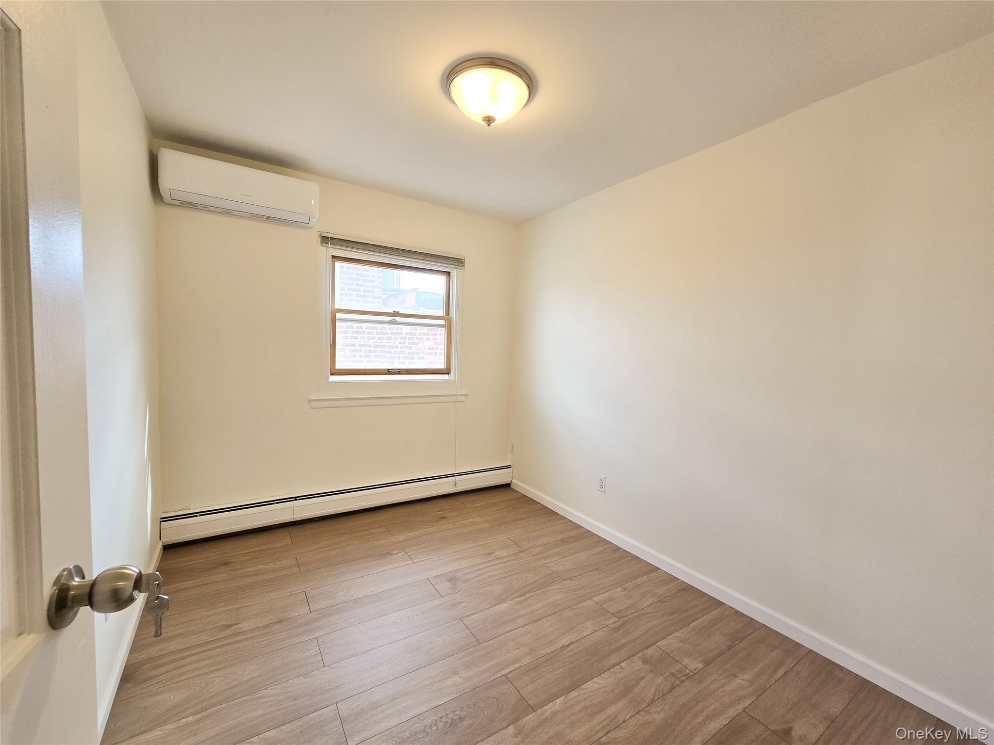 #14 photo, 5929 71 Street, クイーンズ区 Maspeth , NY 11378