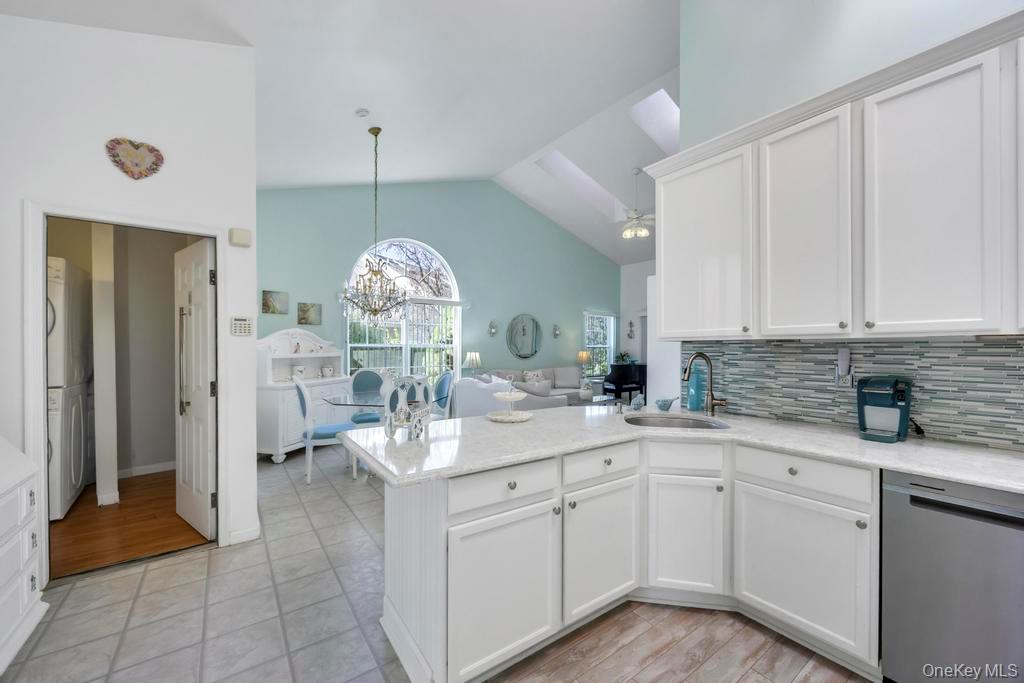 #11 photo, 204 Caroline Court, サフォーク郡 Port Jefferson Station , NY 11776