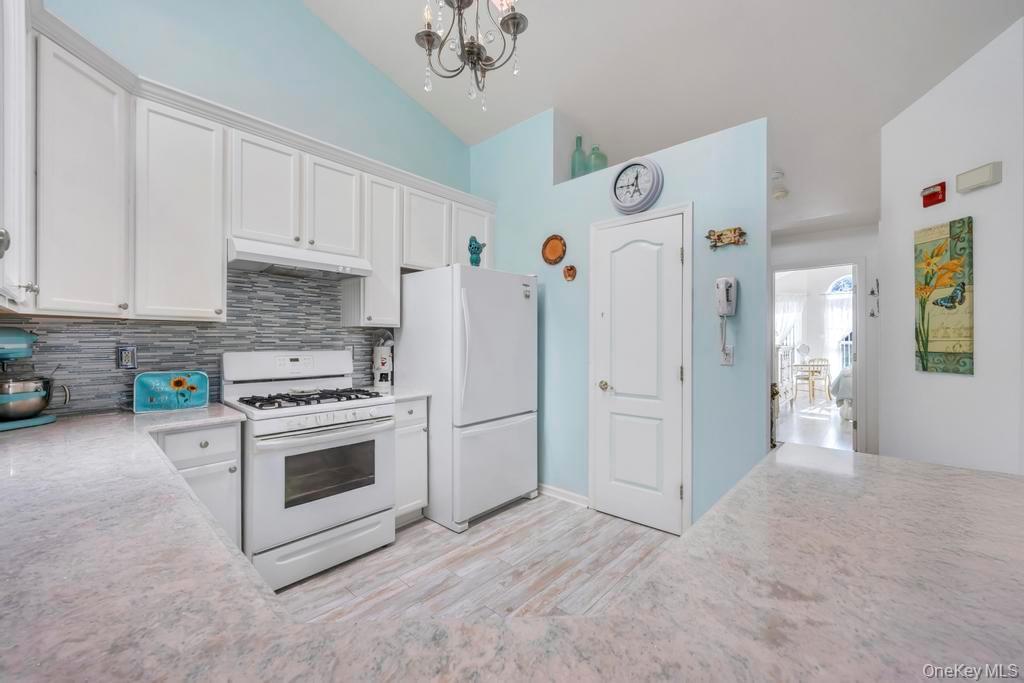 #13 photo, 204 Caroline Court, サフォーク郡 Port Jefferson Station , NY 11776