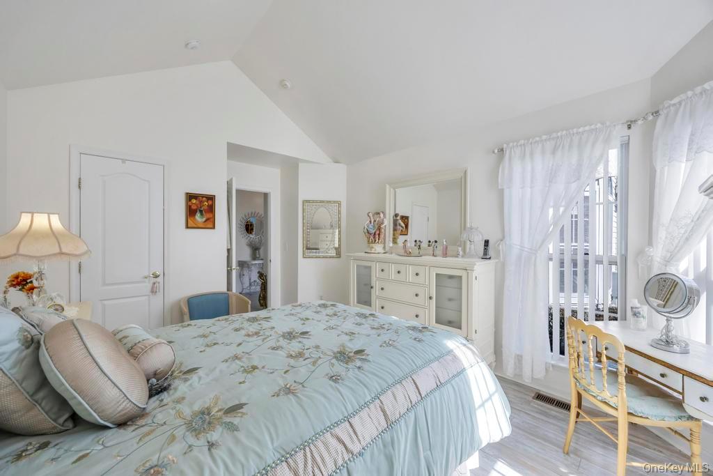 #16 photo, 204 Caroline Court, サフォーク郡 Port Jefferson Station , NY 11776