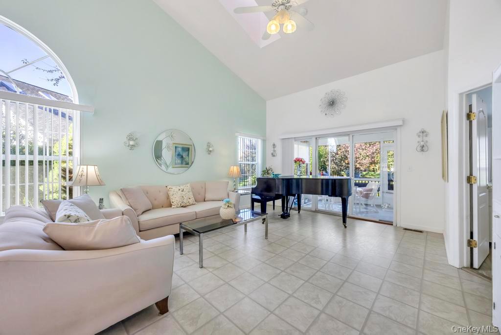 #5 photo, 204 Caroline Court, サフォーク郡 Port Jefferson Station , NY 11776