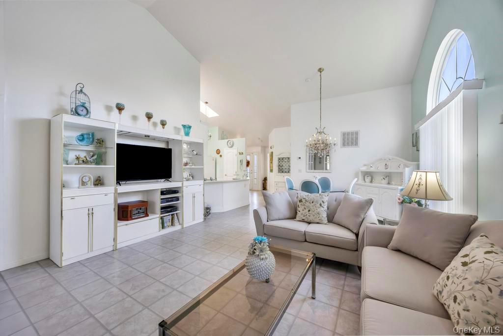 #6 photo, 204 Caroline Court, サフォーク郡 Port Jefferson Station , NY 11776