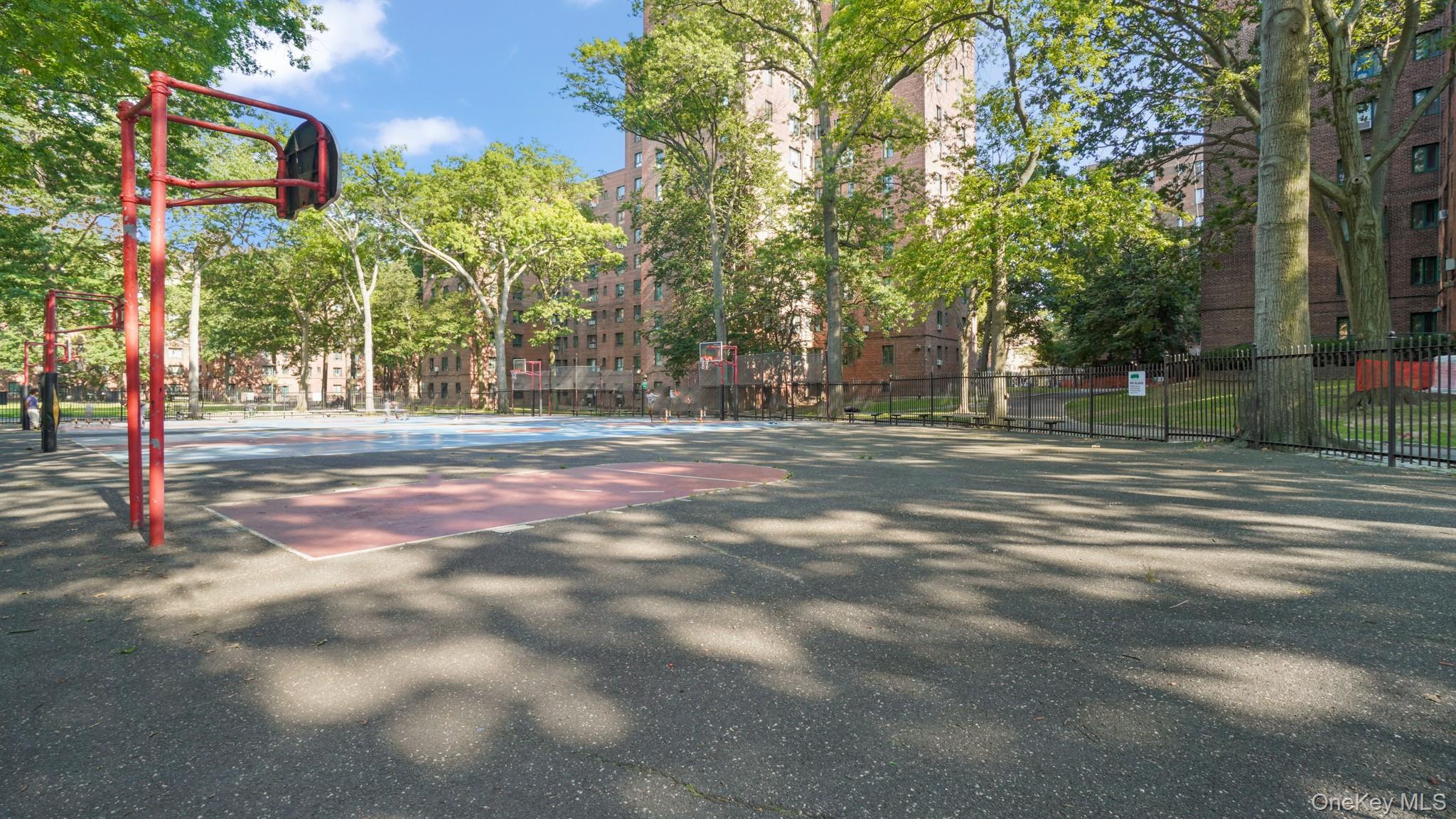 #14 photo, 1 Metropolitan Oval, ブロンクス区 Bronx , NY 10462