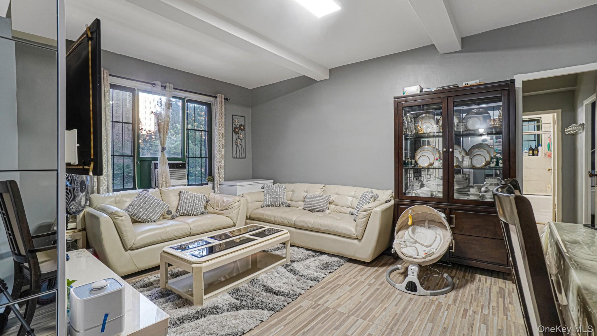 #6 photo, 1 Metropolitan Oval, ブロンクス区 Bronx , NY 10462