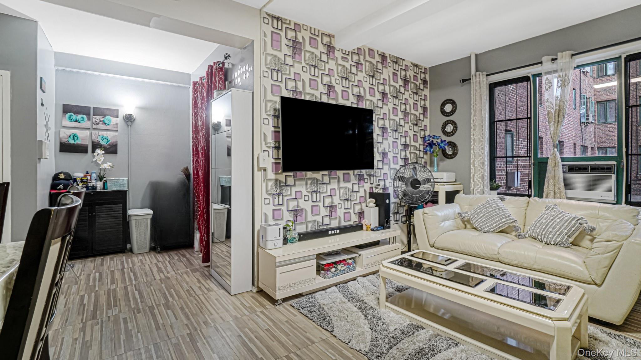 #8 photo, 1 Metropolitan Oval, ブロンクス区 Bronx , NY 10462