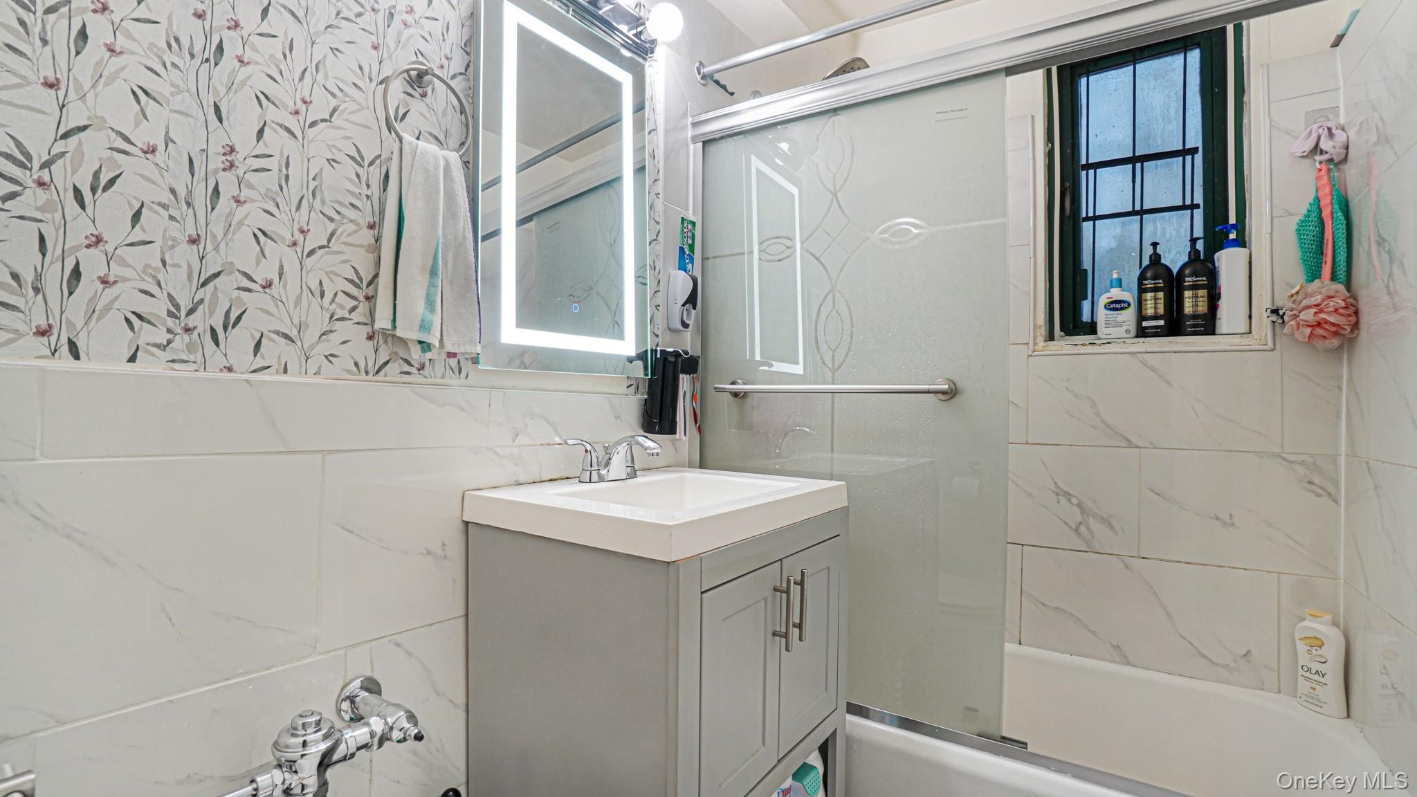 #9 photo, 1 Metropolitan Oval, ブロンクス区 Bronx , NY 10462