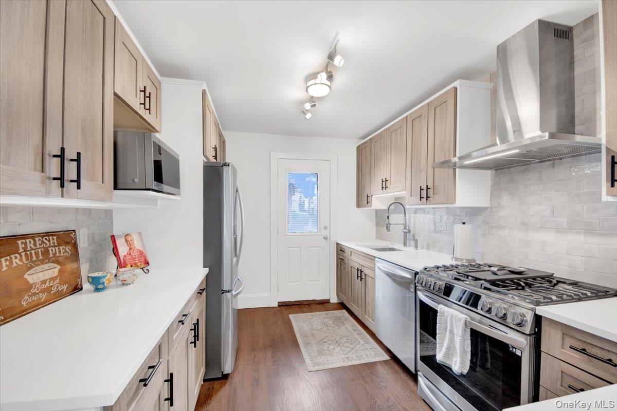 #8 photo, 211 Bowne Street, ブロンクス区 Bronx , NY 10464