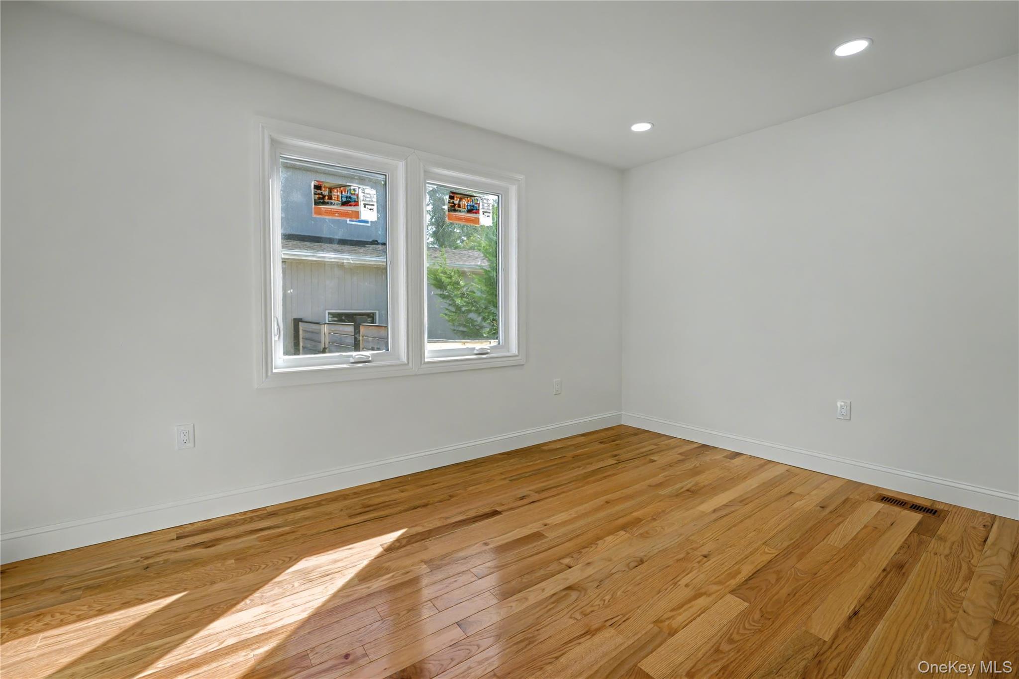 #14 photo, 219 Granada Parkway, サフォーク郡 Lindenhurst , NY 11757