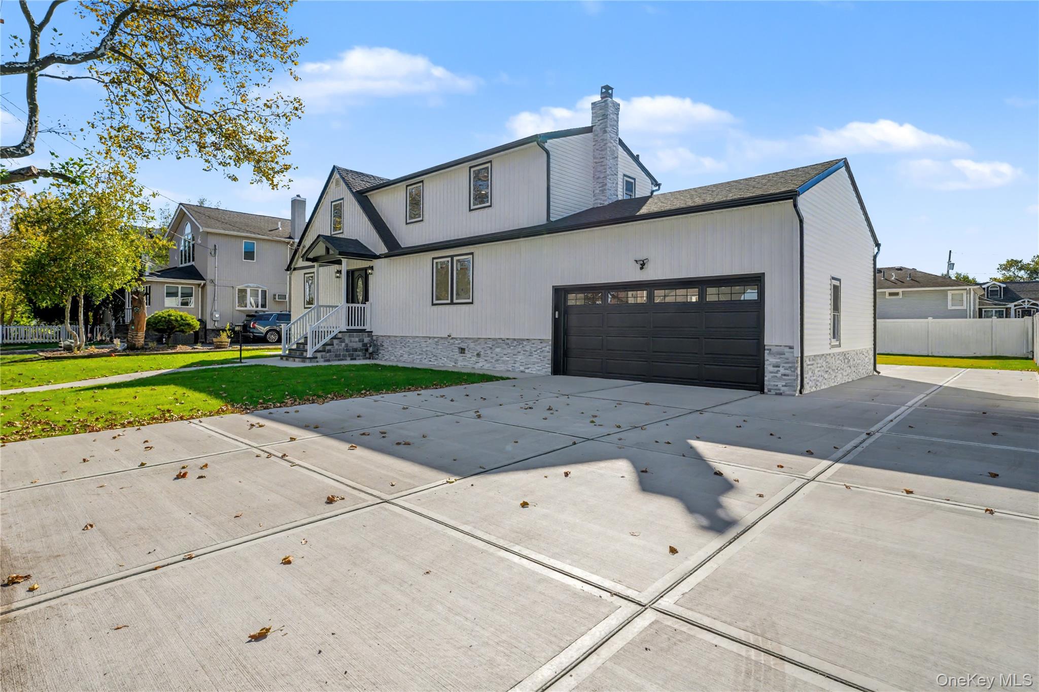 #2 photo, 219 Granada Parkway, サフォーク郡 Lindenhurst , NY 11757