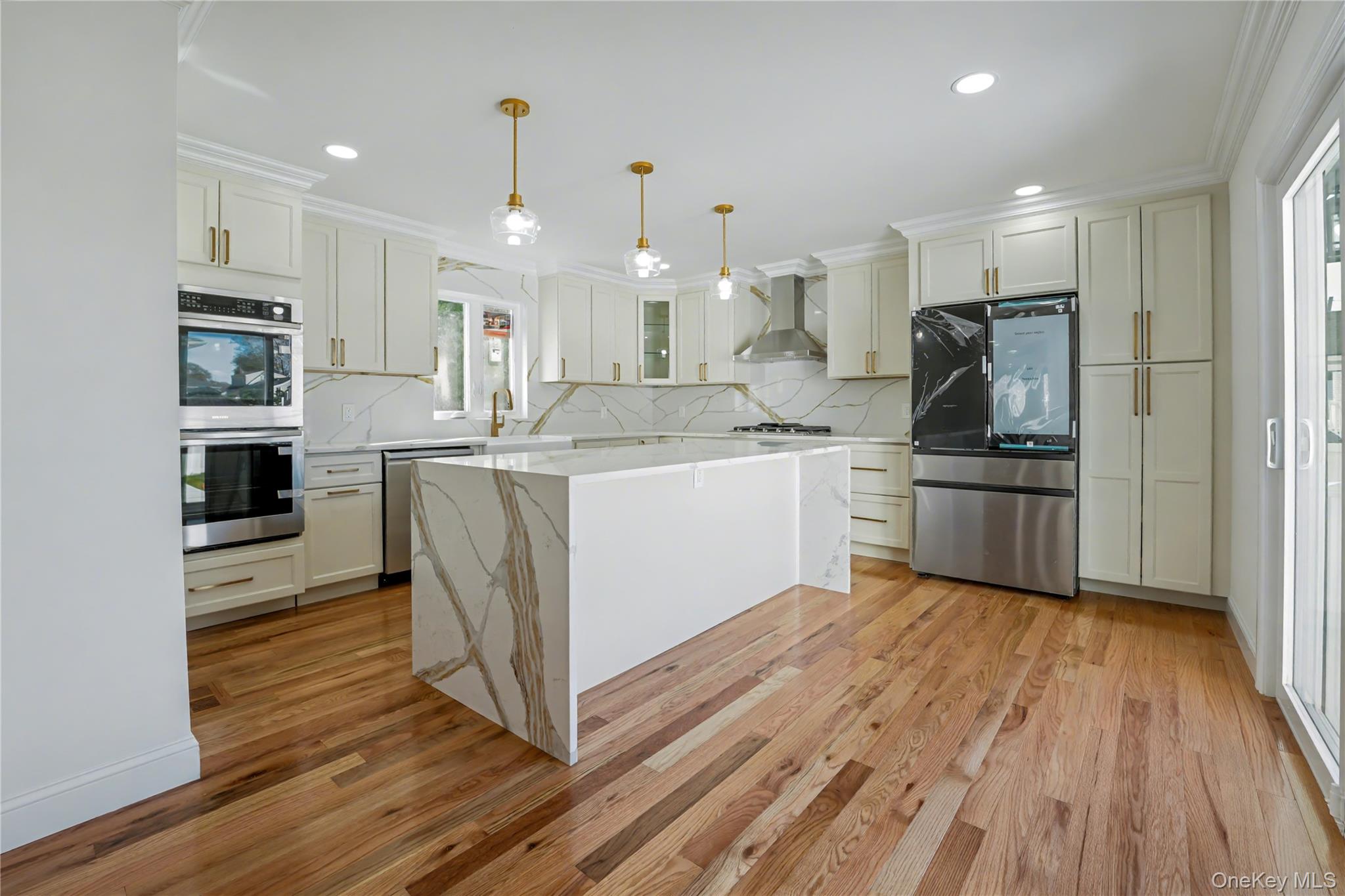 #8 photo, 219 Granada Parkway, サフォーク郡 Lindenhurst , NY 11757