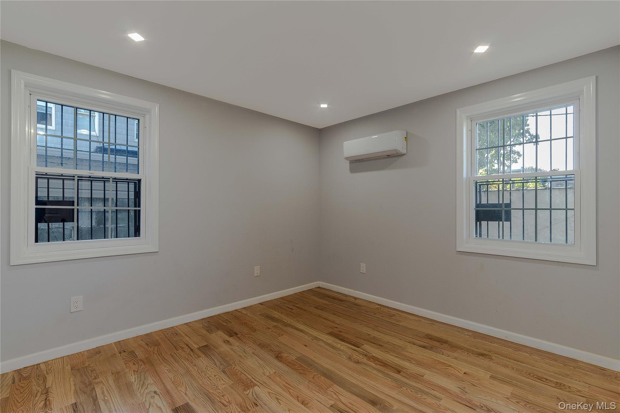 #10 photo, 7036 70th Street, クイーンズ区 Glendale , NY 11385