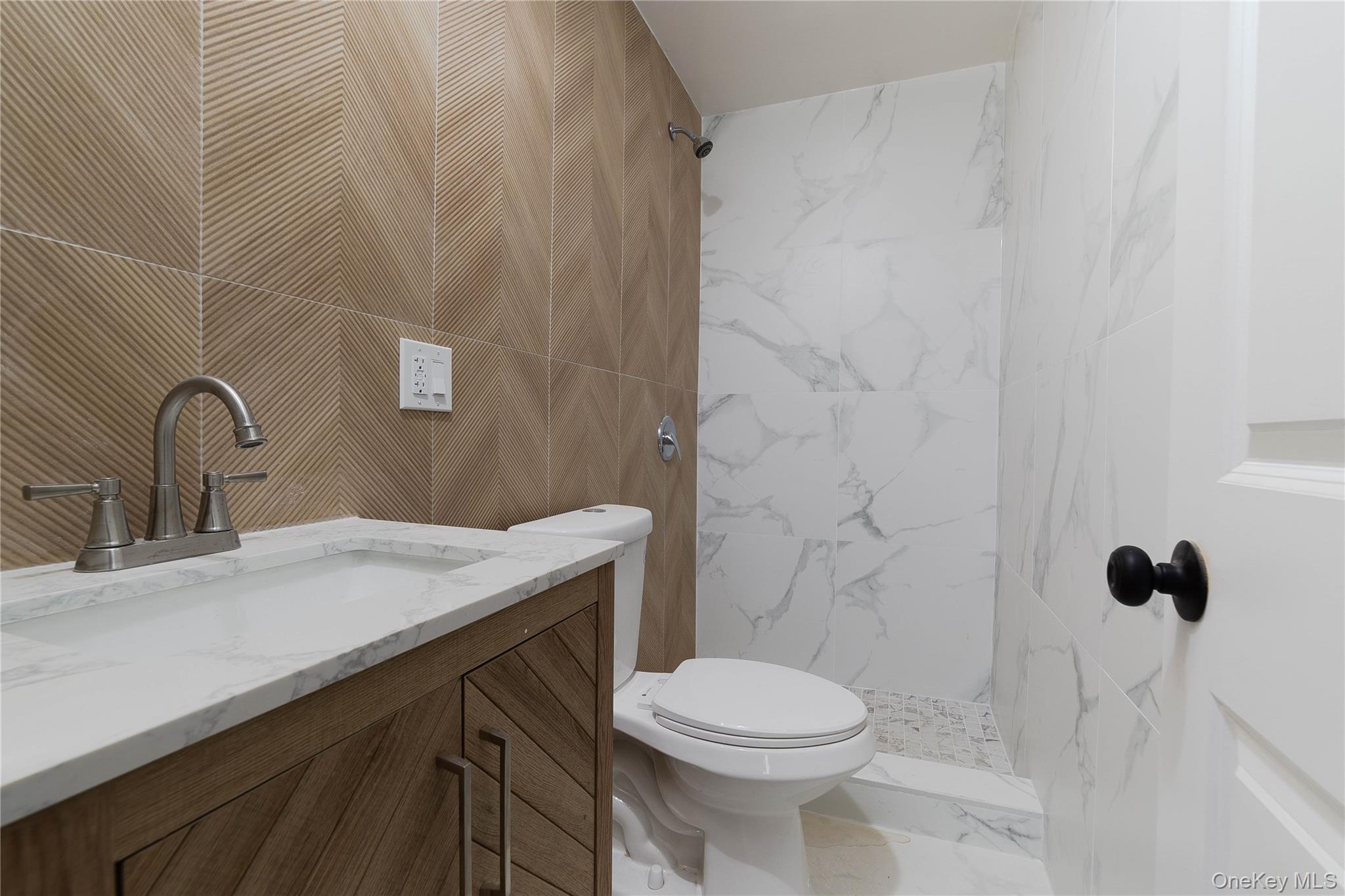 #18 photo, 7036 70th Street, クイーンズ区 Glendale , NY 11385