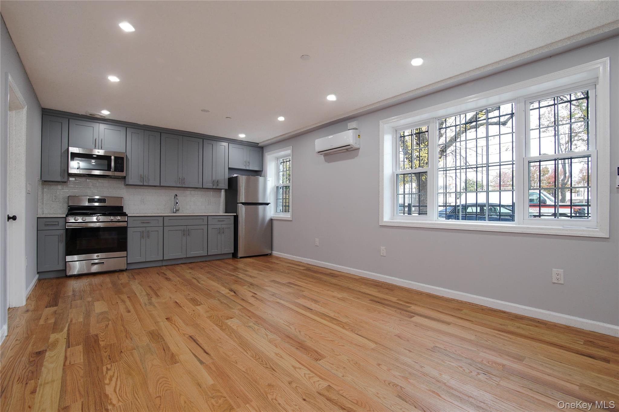 #4 photo, 7036 70th Street, クイーンズ区 Glendale , NY 11385