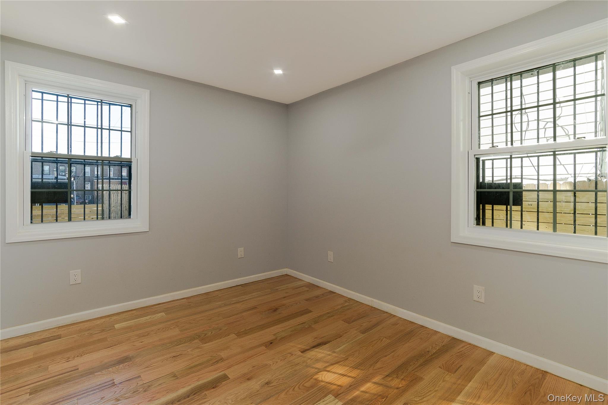 #8 photo, 7036 70th Street, クイーンズ区 Glendale , NY 11385