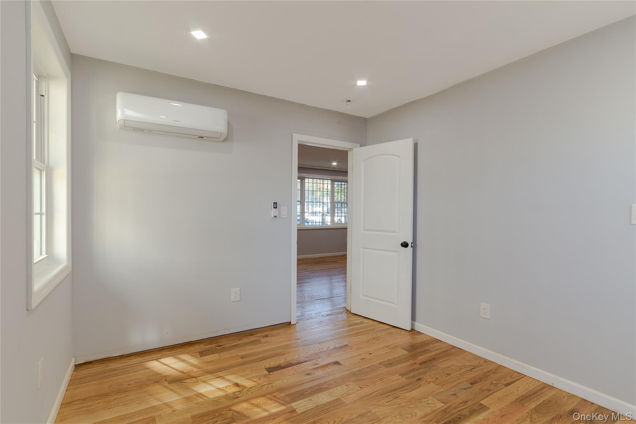 #9 photo, 7036 70th Street, クイーンズ区 Glendale , NY 11385