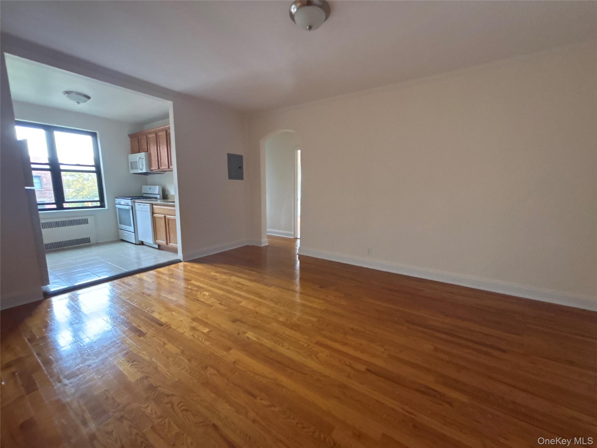 #8 photo, 160 S Middle Neck Road, ナッソー郡 Great Neck , NY 11021