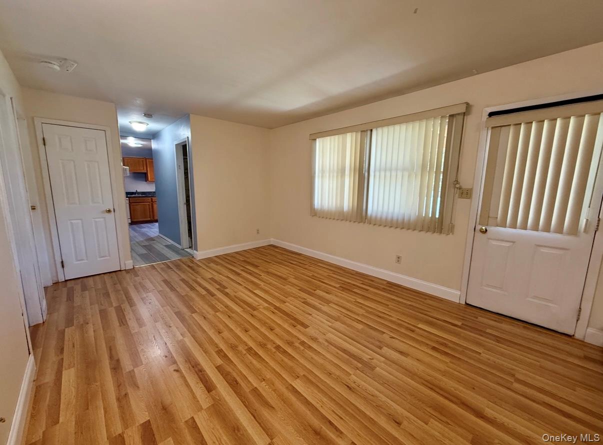 #2 photo, 180 Avenue B, サフォーク郡 Holbrook , NY 11741