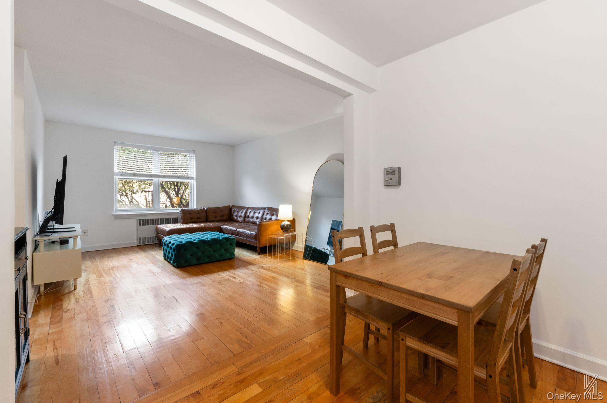 #4 photo, 39-55 51st Street, クイーンズ区 Woodside , NY 11377