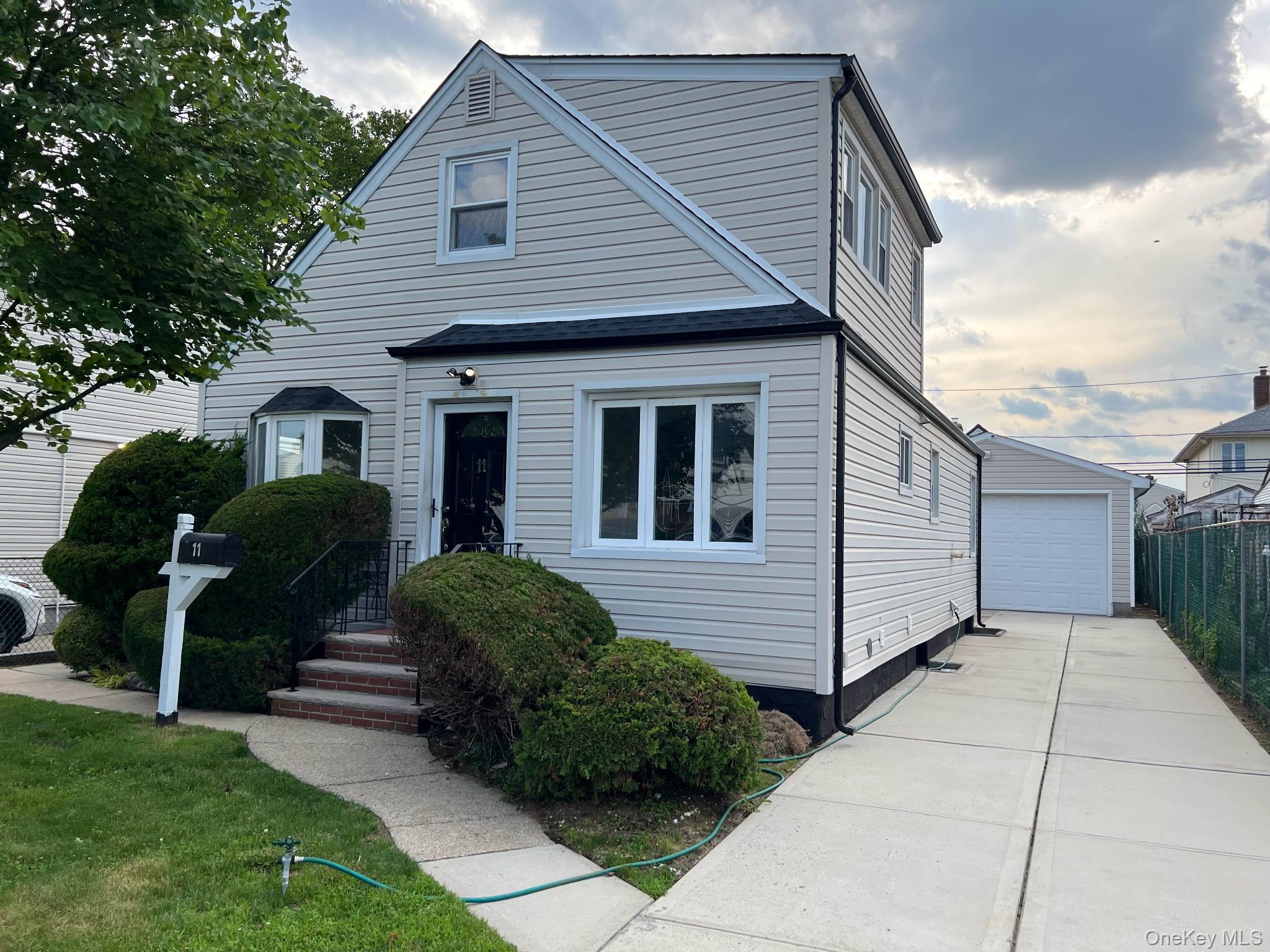 #1 photo, 11 John Avenue, ナッソー郡 Elmont , NY 11003