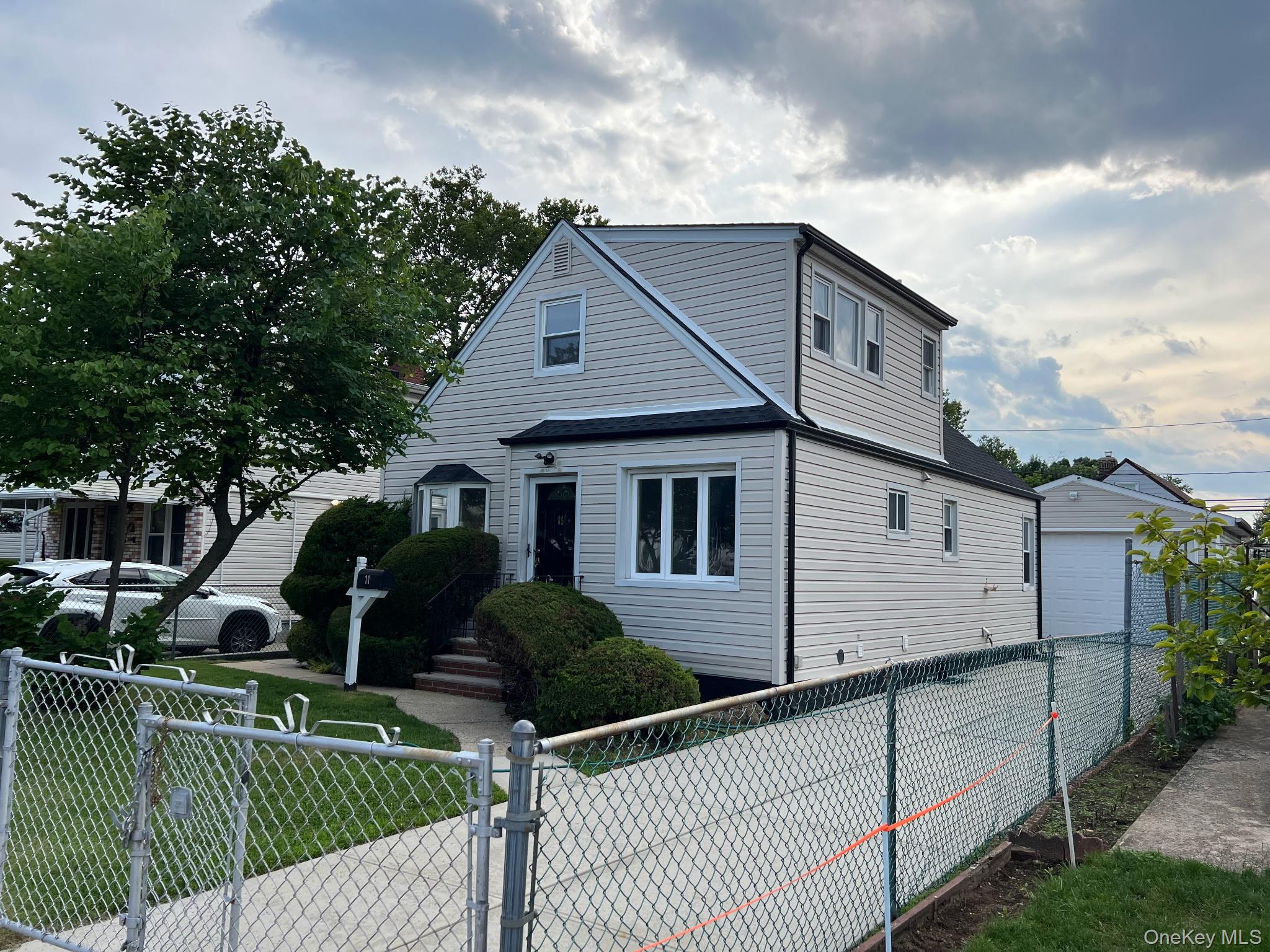 #3 photo, 11 John Avenue, ナッソー郡 Elmont , NY 11003