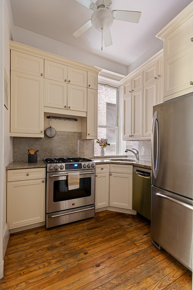 #4 photo, 66 MONTAGUE Street, Brooklyn Heights , NY 11201