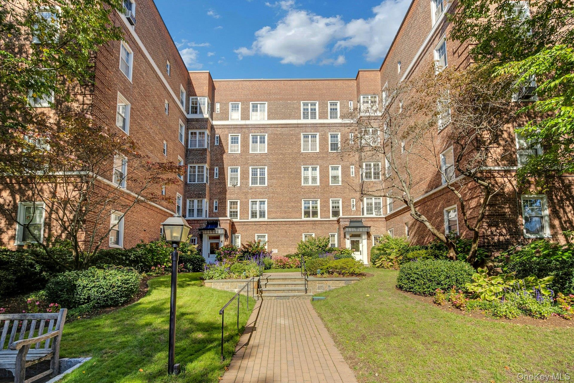 #1 photo, 3 Midland Gardens, ブロンクス区 Bronxville , NY 10708