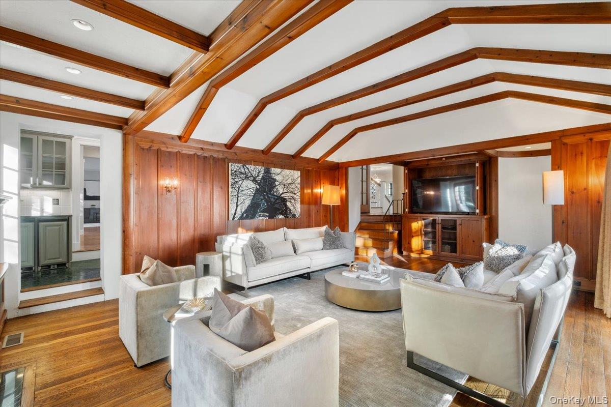 #12 photo, 915 Skibo Lane, Mamaroneck , NY 10543