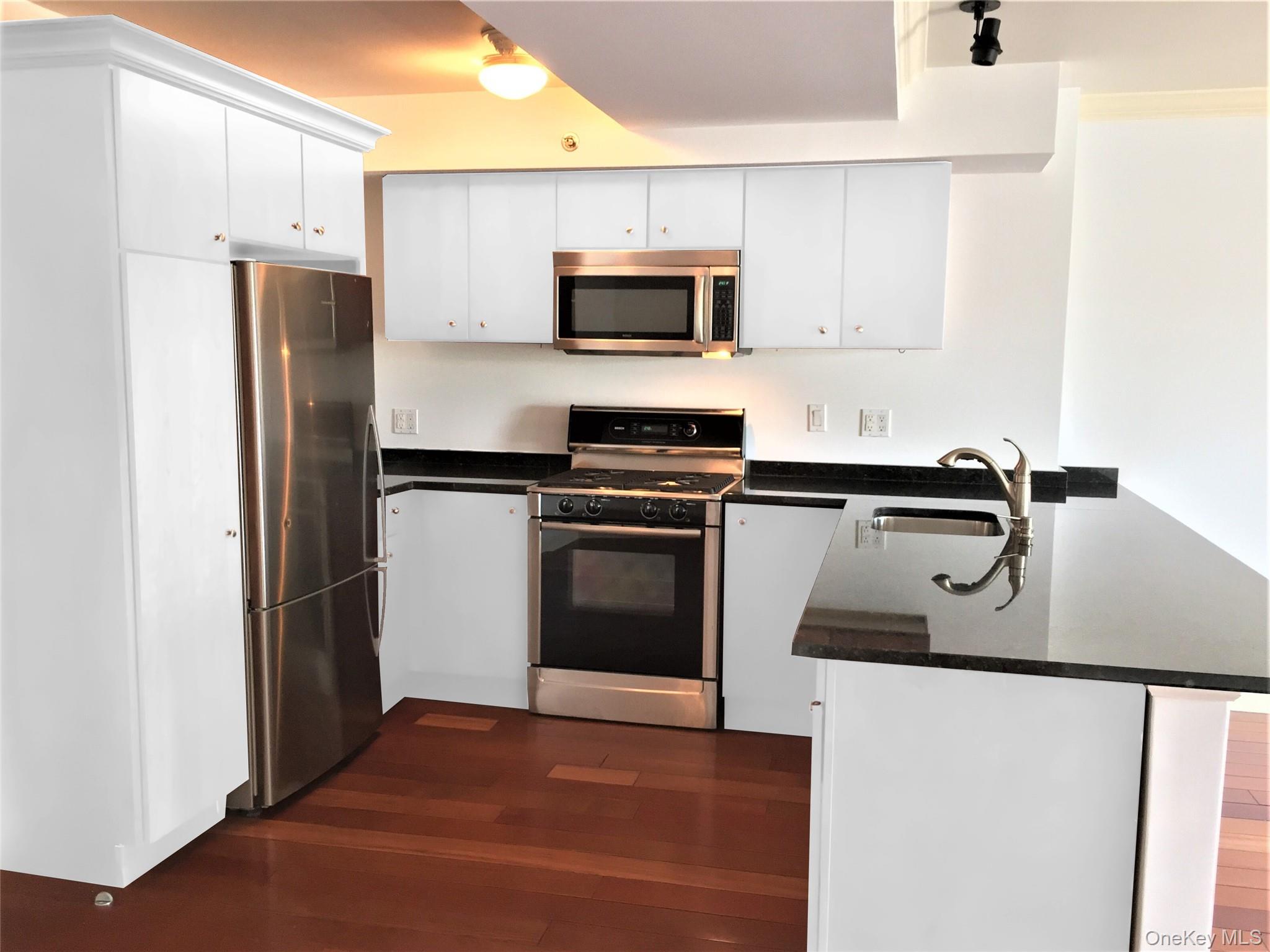 #5 photo, 1 S Astor Street, Irvington , NY 10533