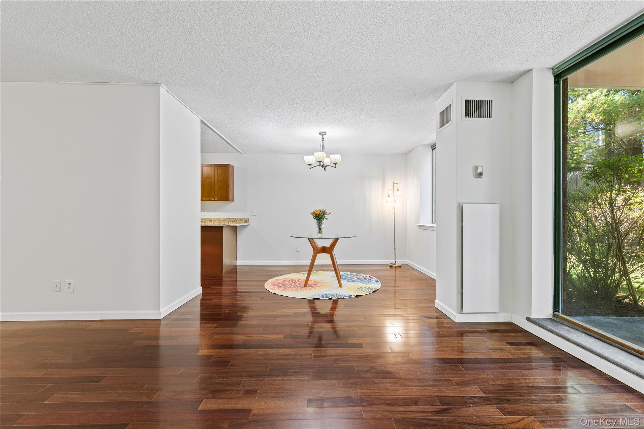 #11 photo, 302 Church Street, White Plains , NY 10603