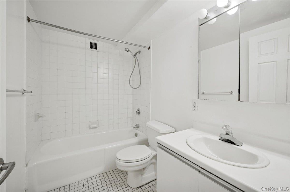 #19 photo, 1020 Warburton Avenue, Yonkers , NY 10701