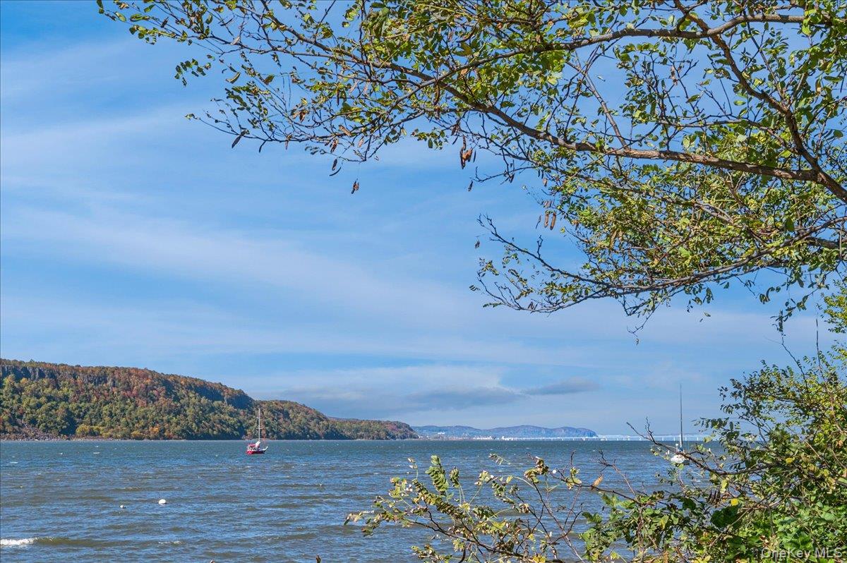 #2 photo, 1020 Warburton Avenue, Yonkers , NY 10701