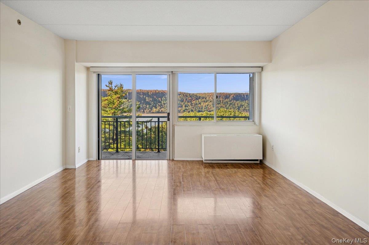 #7 photo, 1020 Warburton Avenue, Yonkers , NY 10701