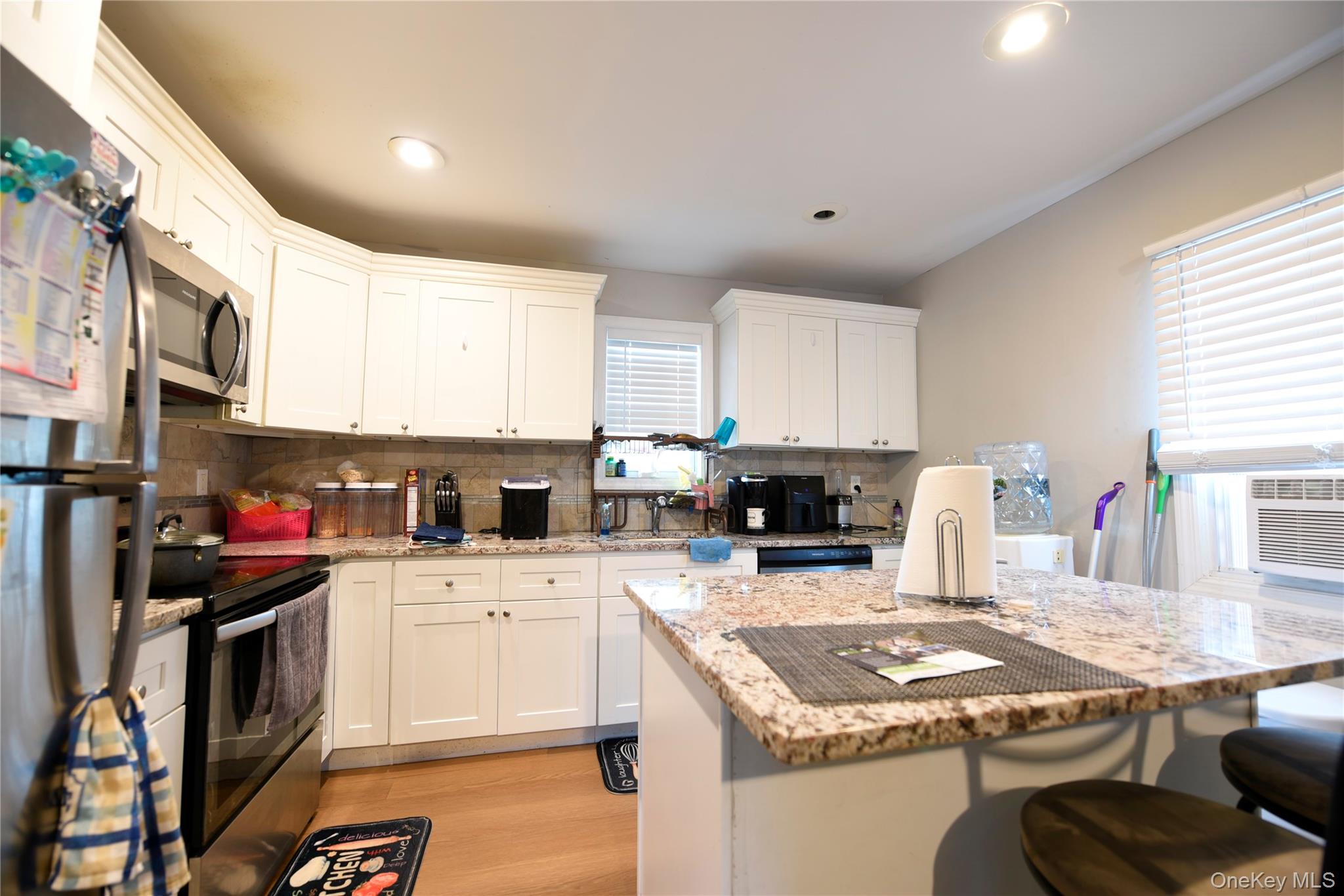 #2 photo, 18 Pennwood Drive, サフォーク郡 Mastic Beach , NY 11951