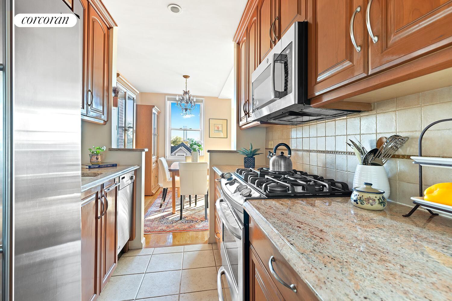 #5 photo, 8301 RIDGE Boulevard, ブルックリン区 Bay Ridge , NY 11209