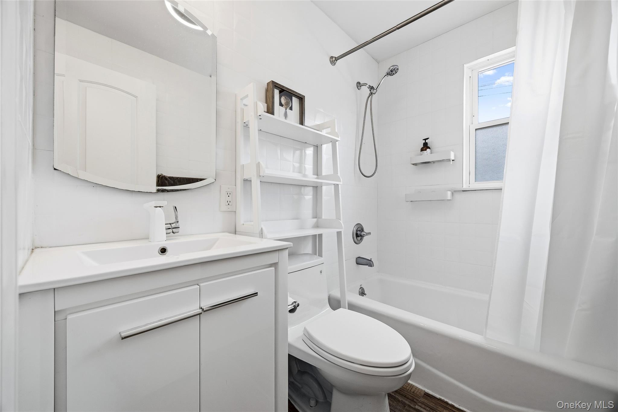 #14 photo, 700 Covert Avenue, ナッソー郡 New Hyde Park , NY 11040