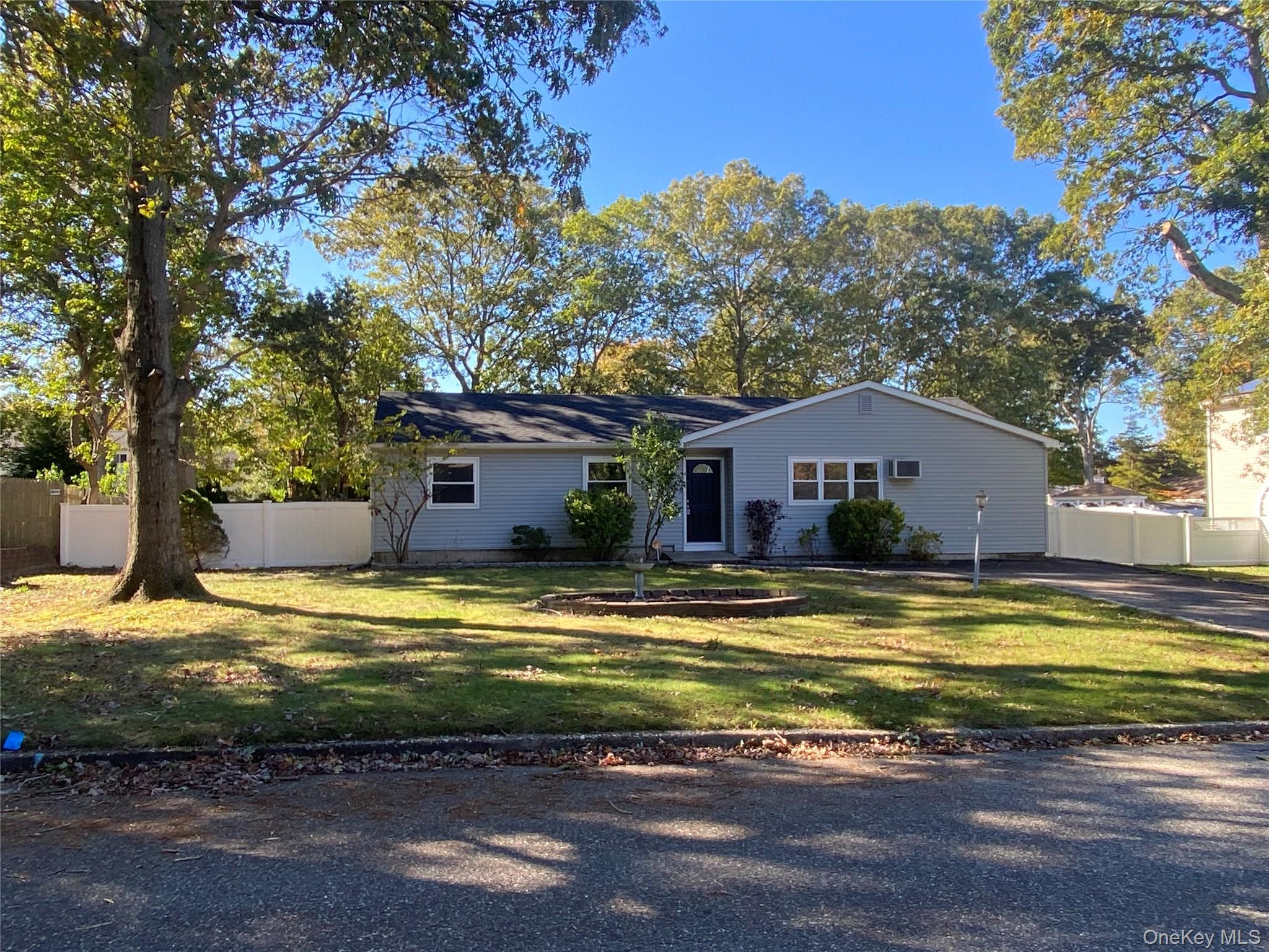 #1 photo, 7 Filmore Avenue, サフォーク郡 Coram , NY 11727