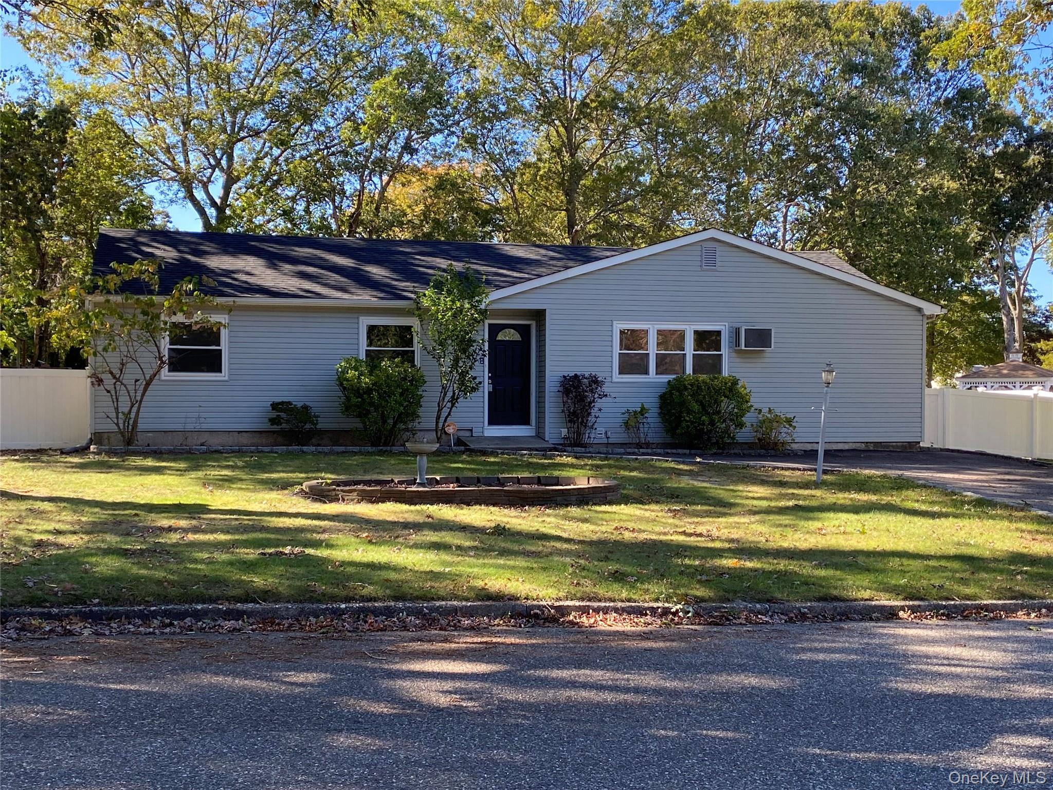 #2 photo, 7 Filmore Avenue, サフォーク郡 Coram , NY 11727