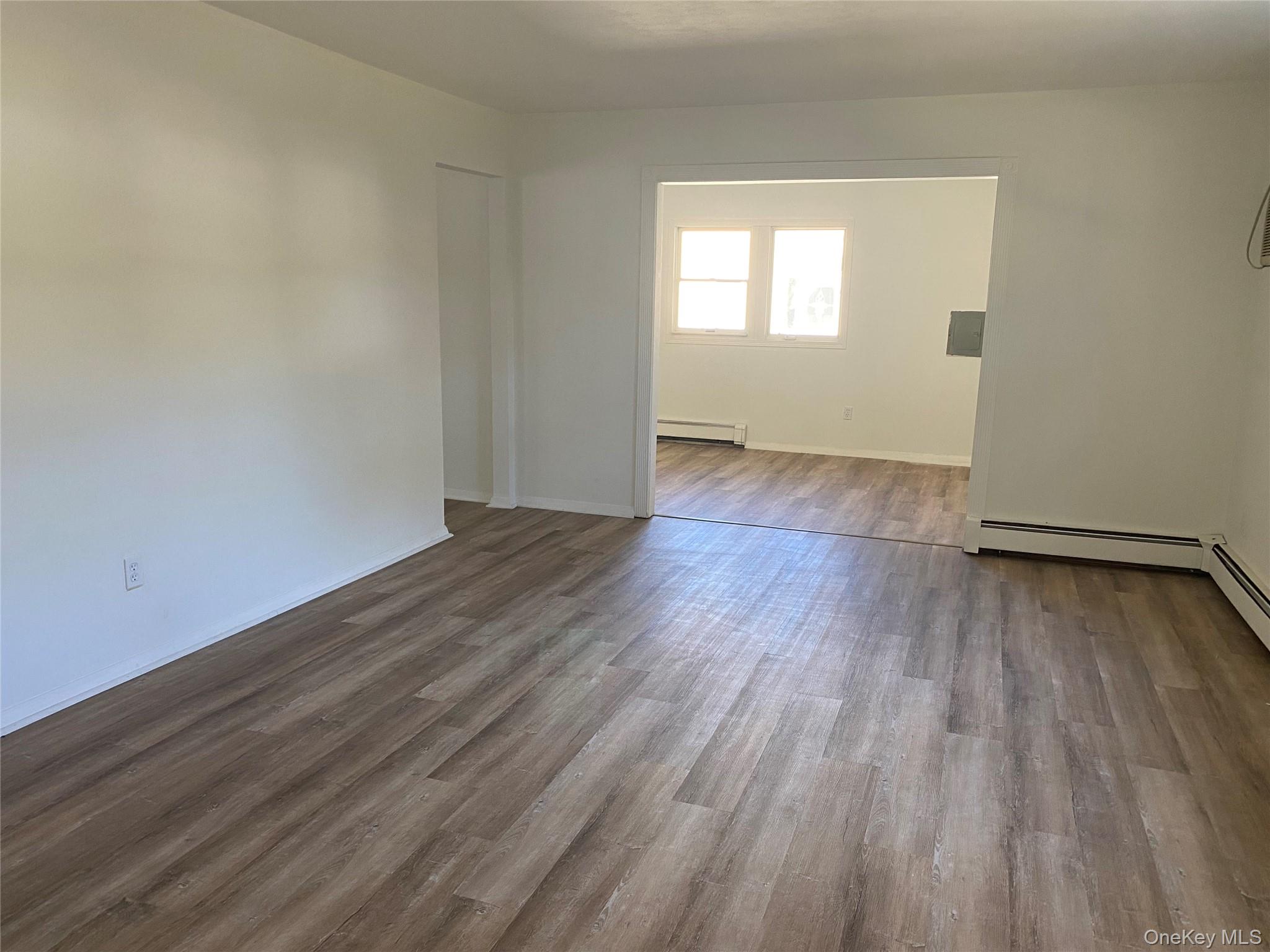 #4 photo, 7 Filmore Avenue, サフォーク郡 Coram , NY 11727