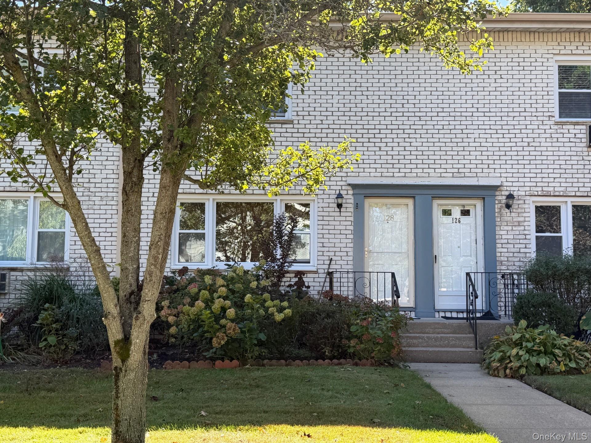 #1 photo, 128 Cardinal Lane, सफ़ोक काउंटी Islip , NY 11751